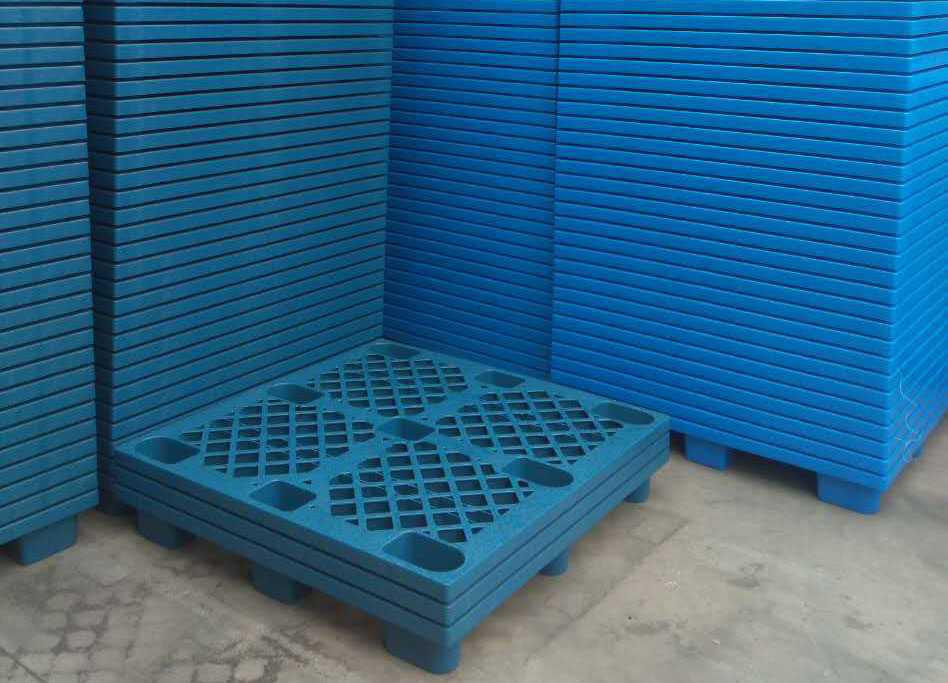 How should companies deal with waste plastic pallets?